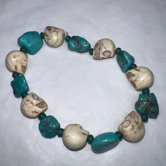 Chunky Turquoise and Skull Stretch Bracelet‎ - Picture 2 of 5
